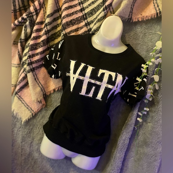 ⭐️👑VINTAGE JEWELLED VALENTINO T-SHIRT/ SWEATER👑⭐️ - Picture 3 of 11